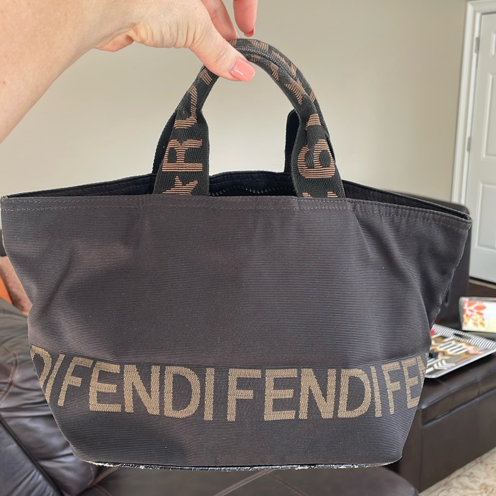 Fendi Roma logo nylon adorable carry all ..fit a ton..good condition..see pics